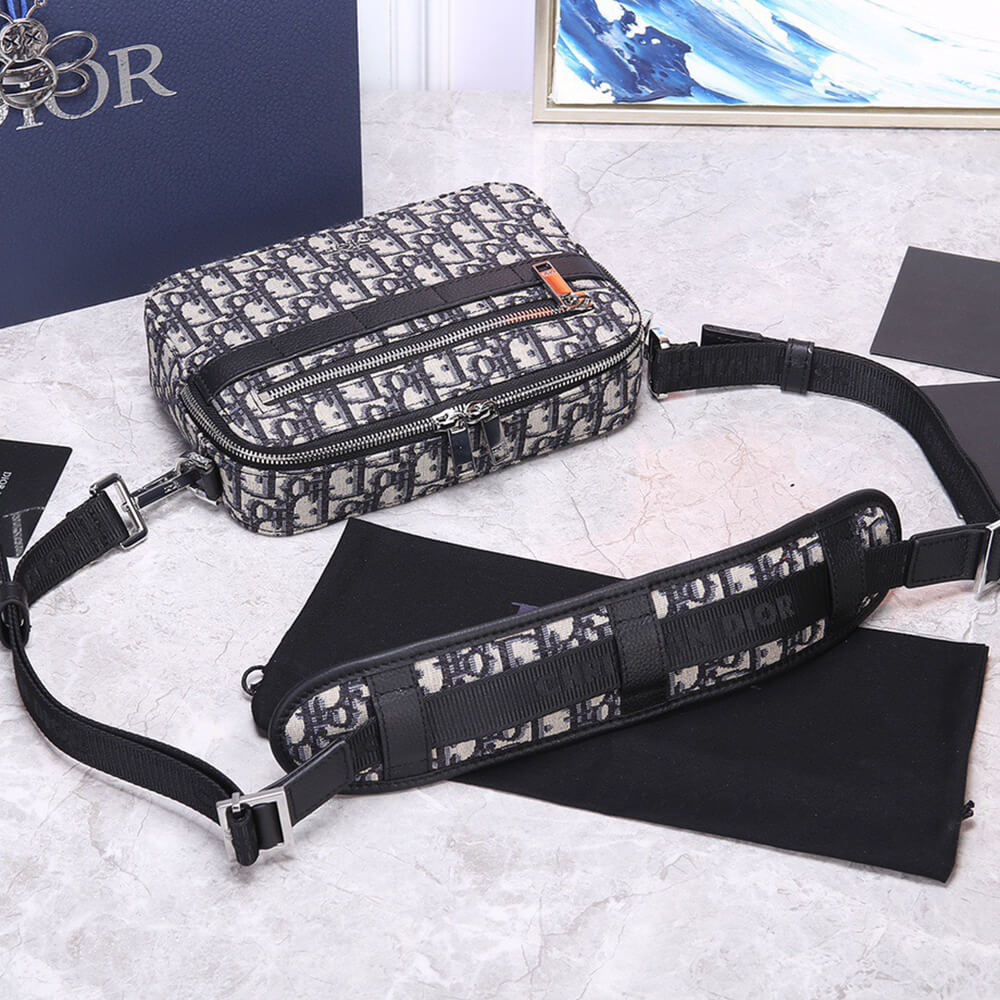 D*or safari messenger bag