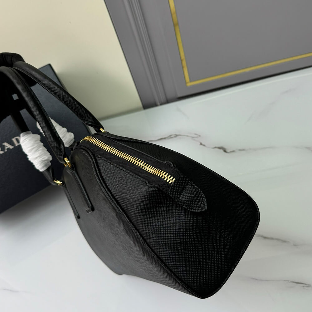 Prada Medium Saffiano leather bag(high-end grade)