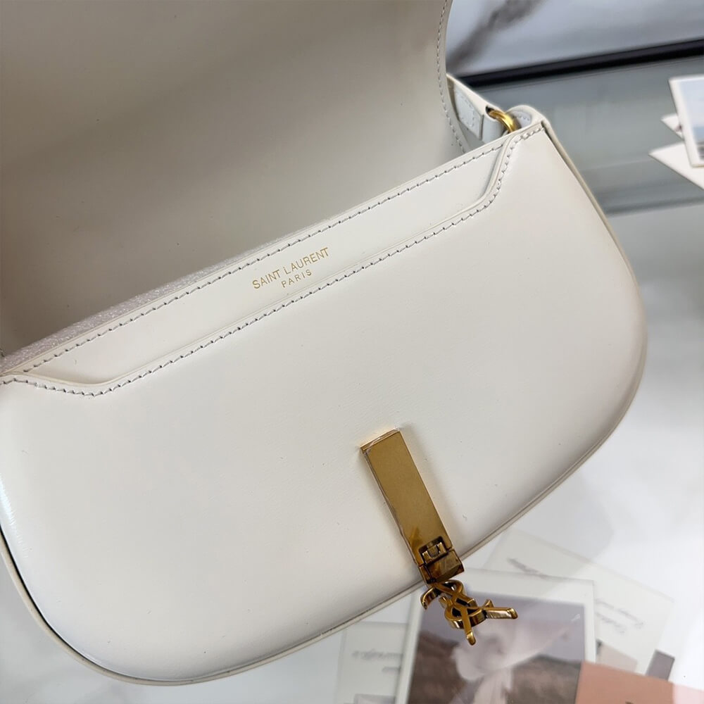 G*u*i small tote bag with hook closure