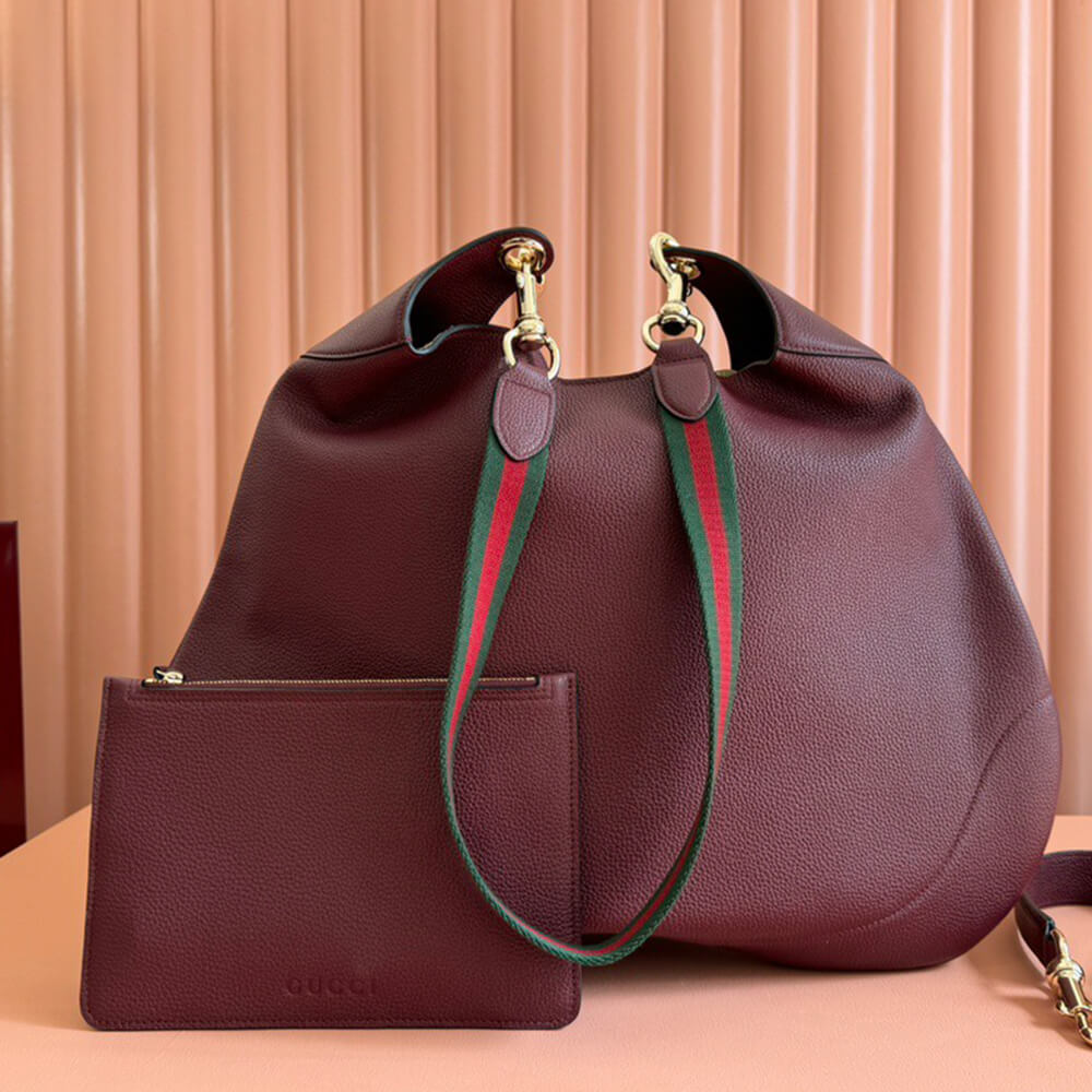 G*u*i b medium shoulder bag